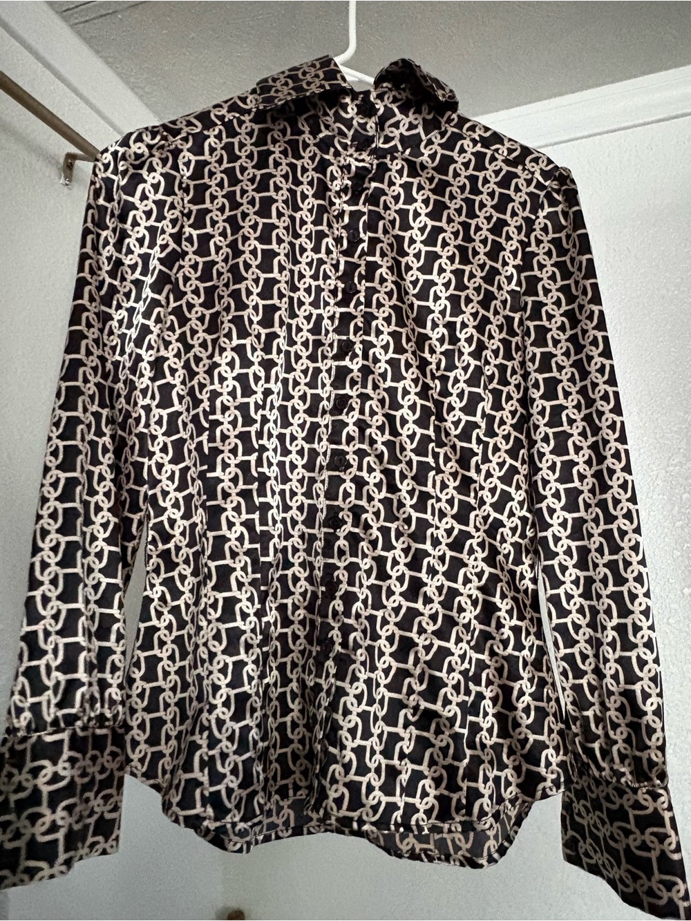 Black & Cream Chain-Print Button-Up Blouse